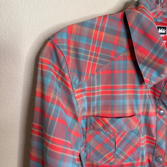 REI Top Womens Large Plaid Long Sleeve Snap Red Gray Hiking Rendezvous Vented - Picture 2 of 9